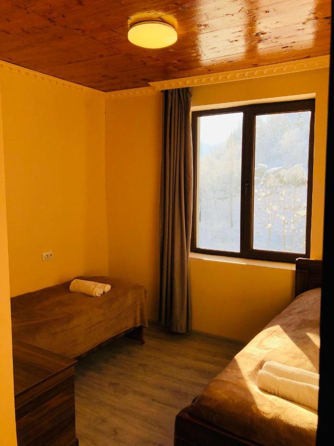 River Side Svaneti Местия Екстериор снимка