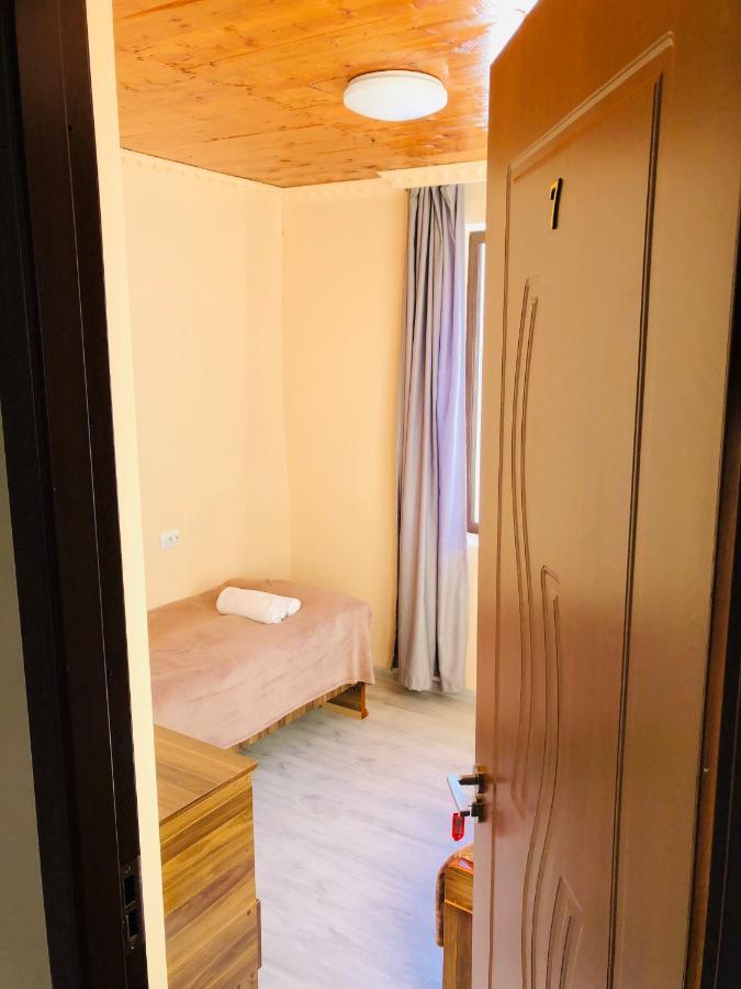 River Side Svaneti Местия Екстериор снимка