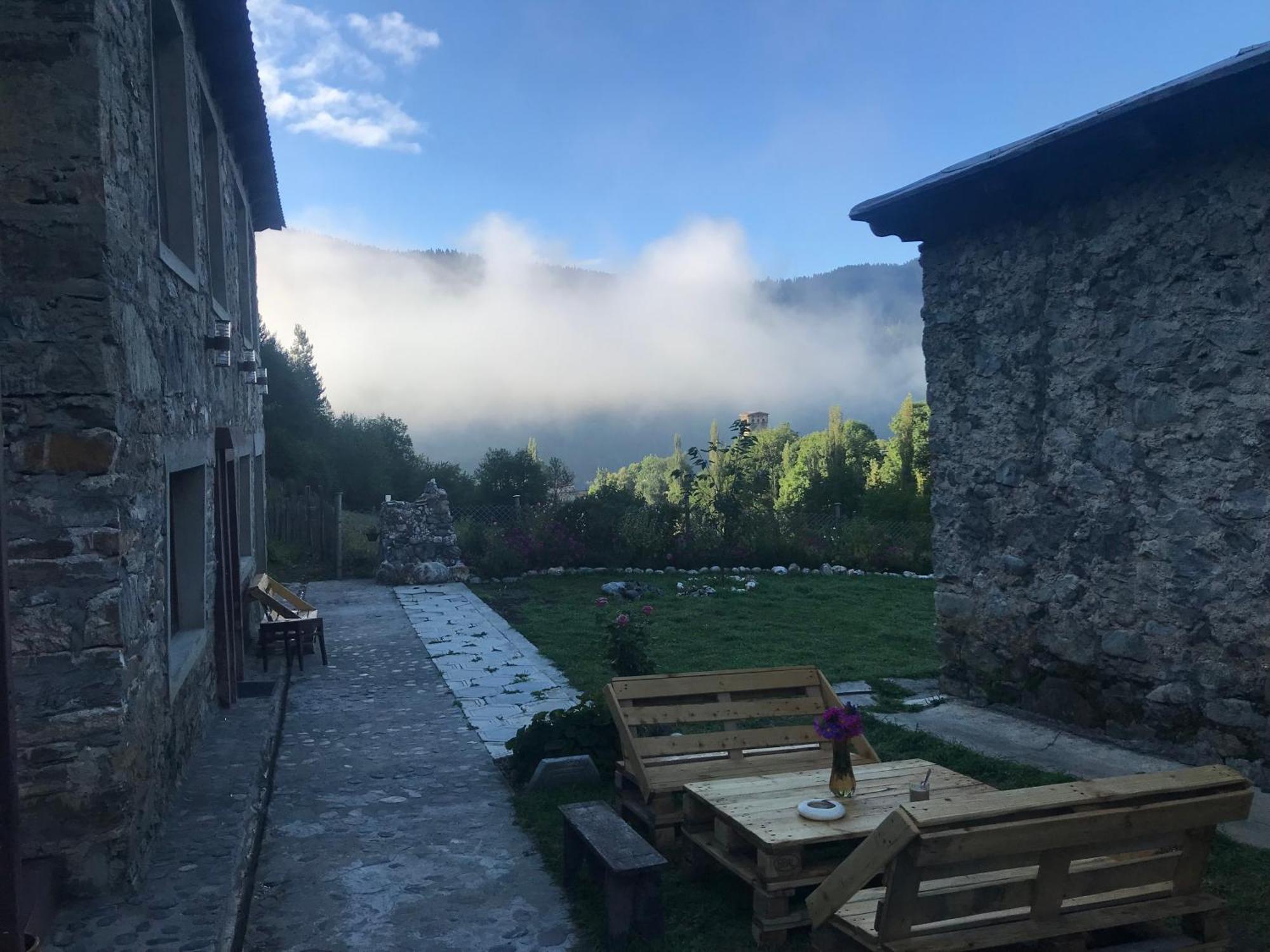River Side Svaneti Местия Екстериор снимка