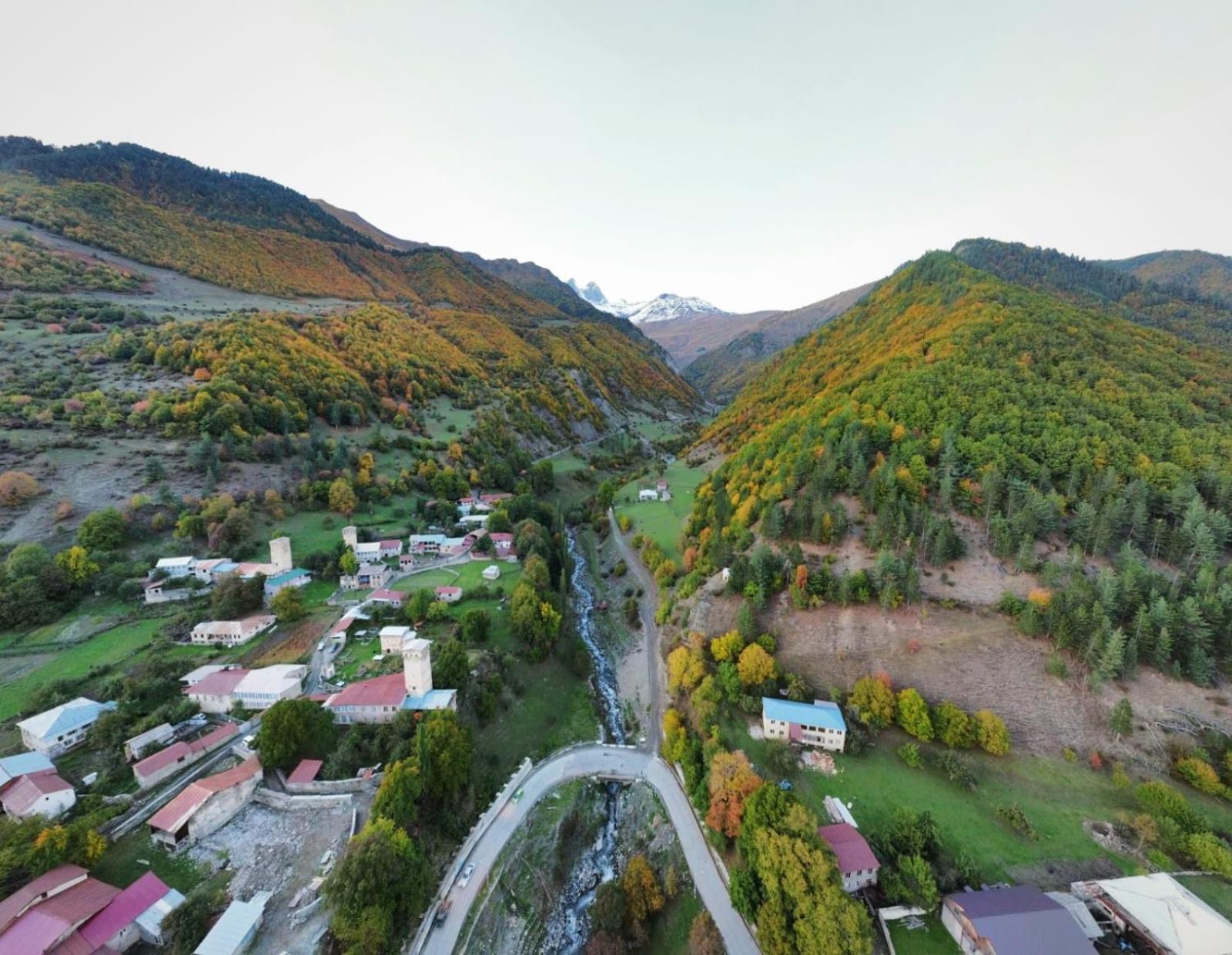 River Side Svaneti Местия Екстериор снимка