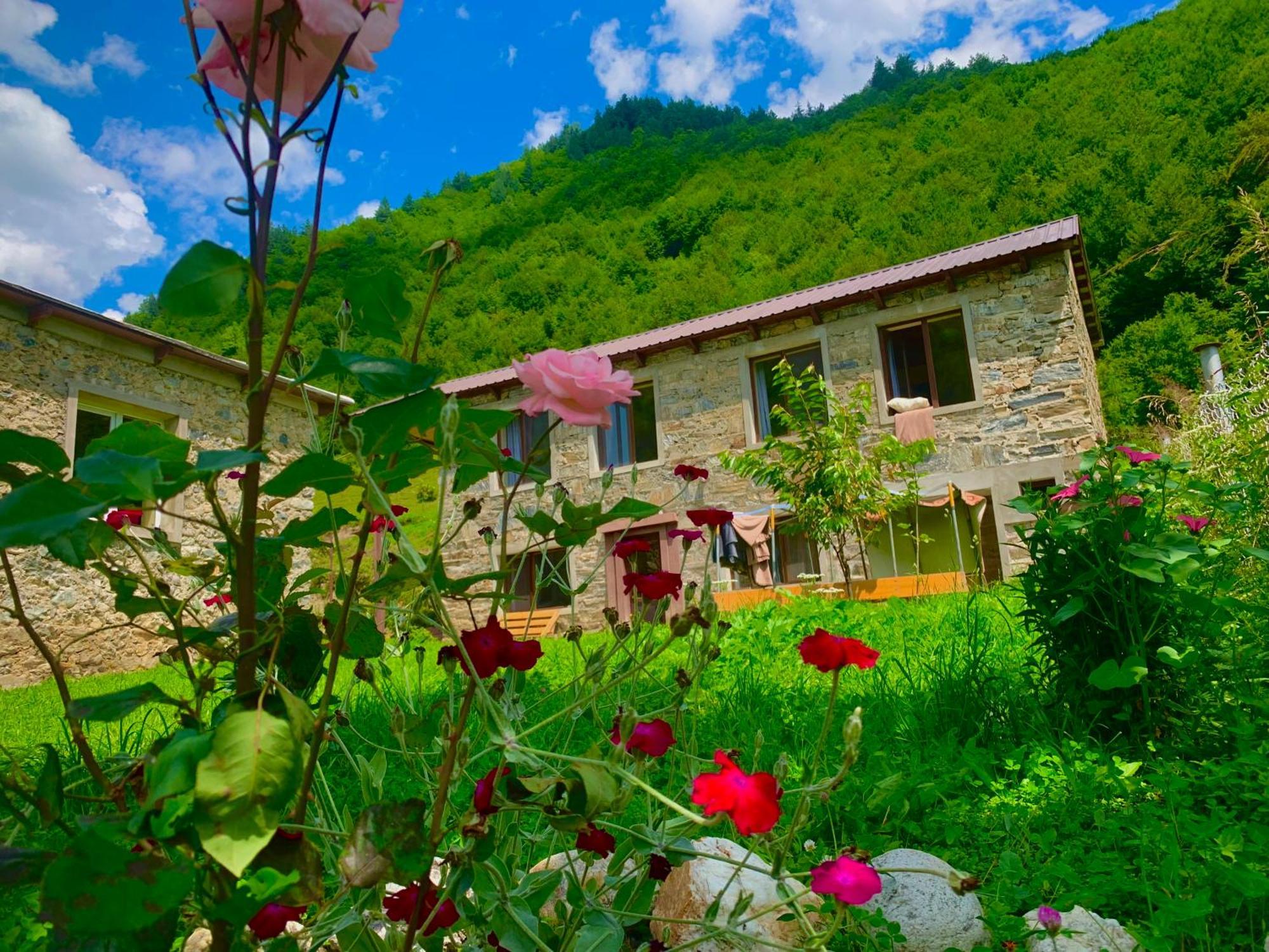 River Side Svaneti Местия Екстериор снимка