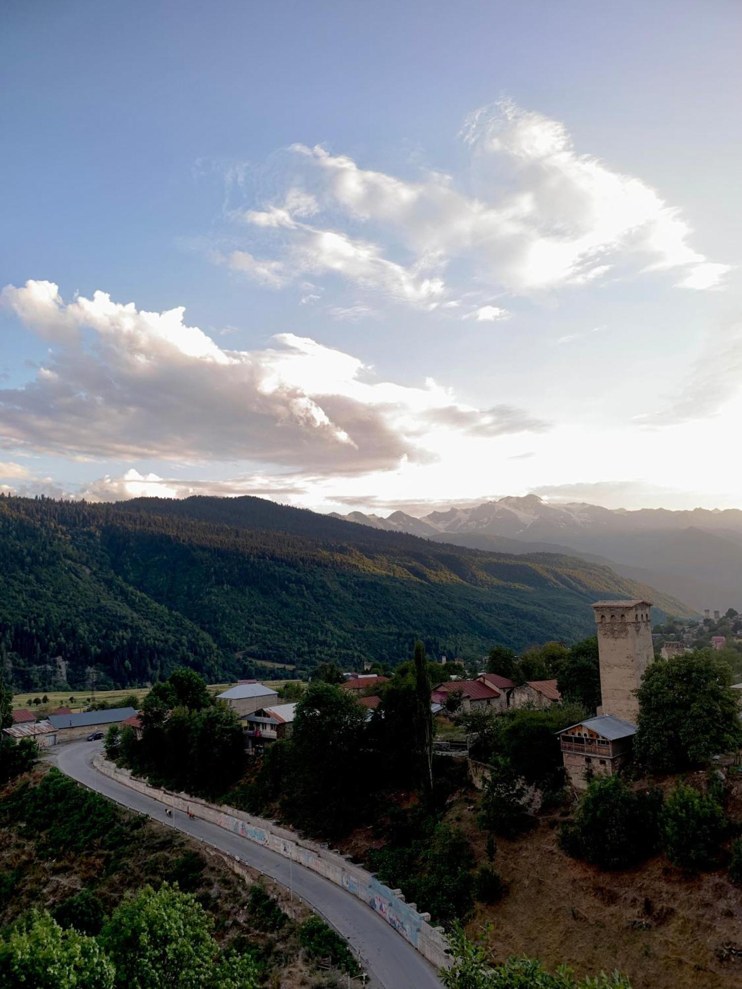 River Side Svaneti Местия Екстериор снимка