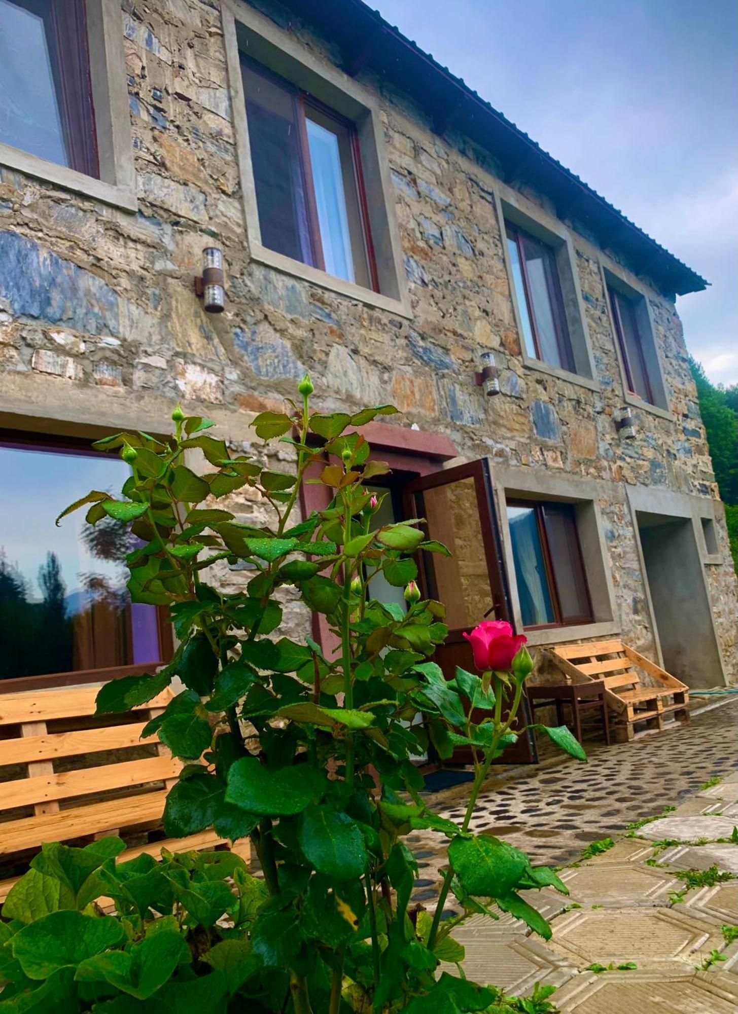 River Side Svaneti Местия Екстериор снимка