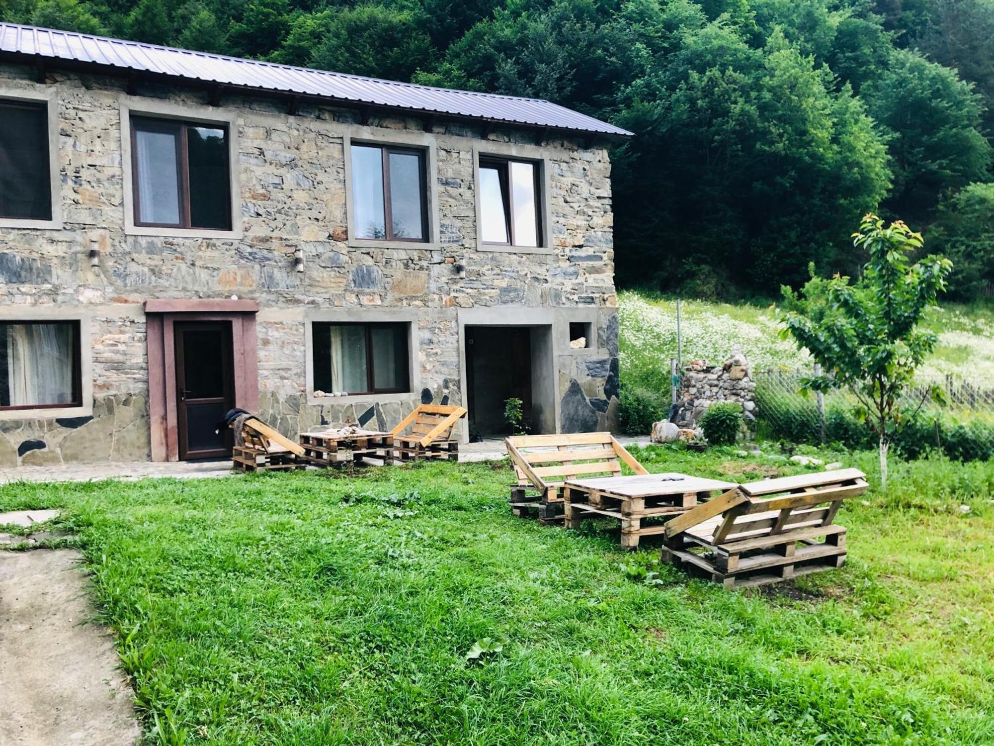 River Side Svaneti Местия Екстериор снимка
